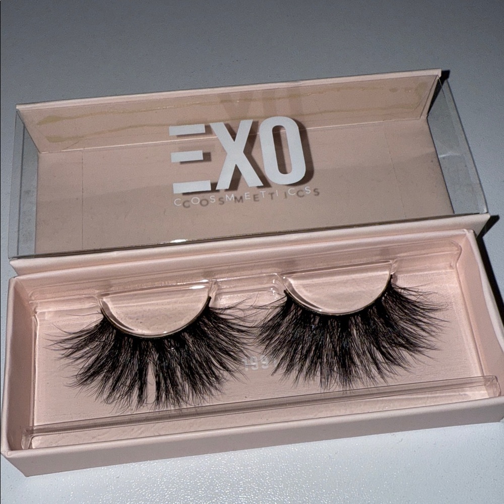Dramatic Black Lashes-1991